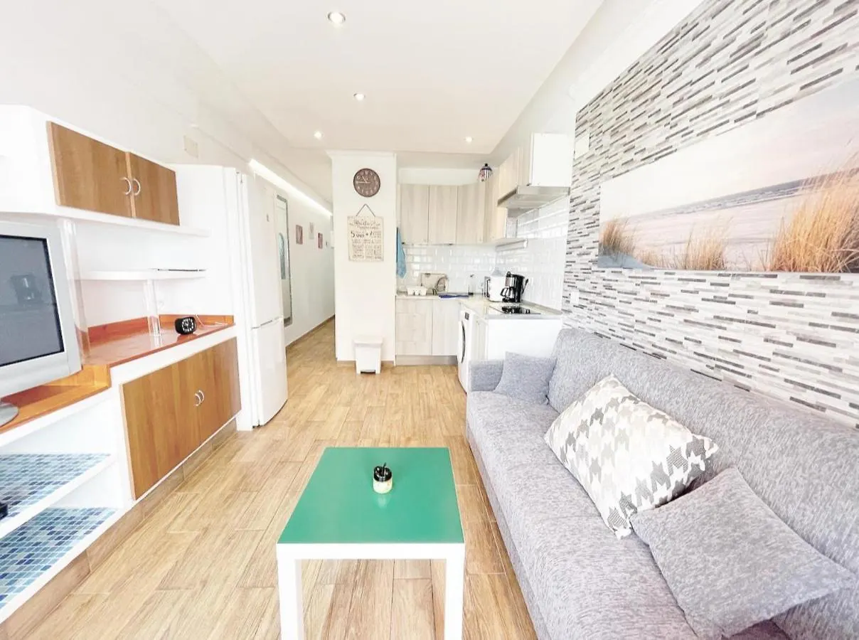 Happy Days, Central, Nice Terrace, Fast Internet Apartment Costa Del Silencio Spain